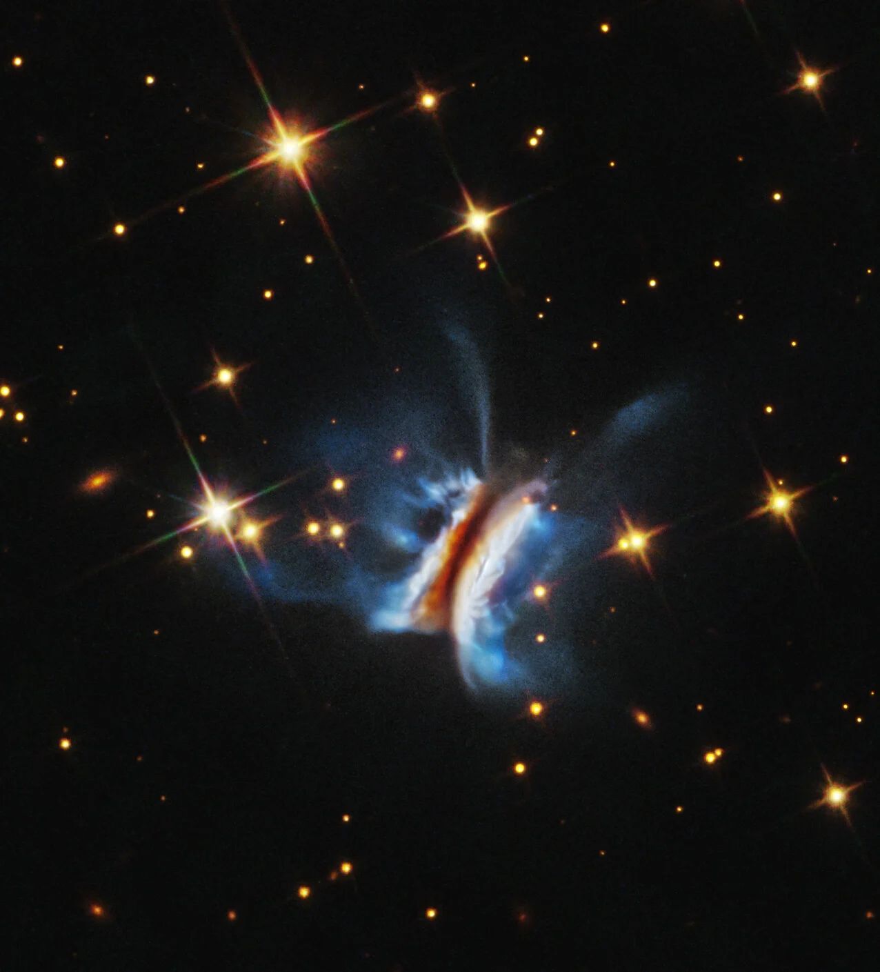 Hubble cho thấy sự hỗn loạn trong vườn ươm hành tinh lớn nhất từng thấy