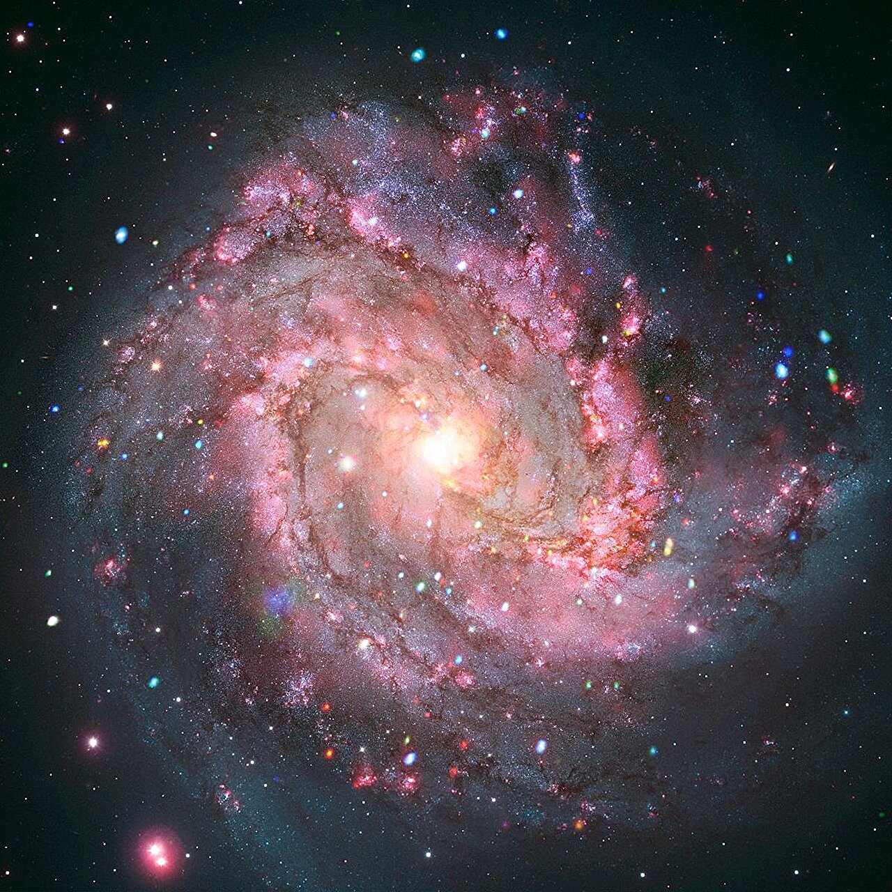 Chandra hé lộ những tàn dư supernova trong thiên hà M83